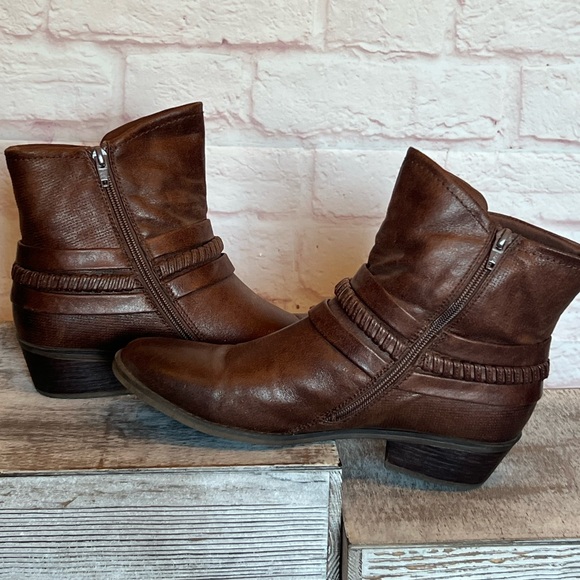 BareTraps Minay Ankle Boots - Picture 4 of 8